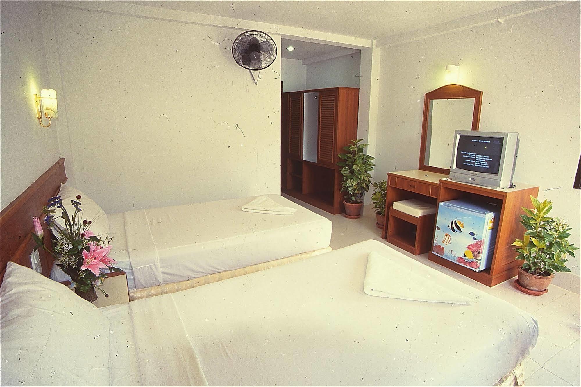 J Apartment Ao Nang エクステリア 写真