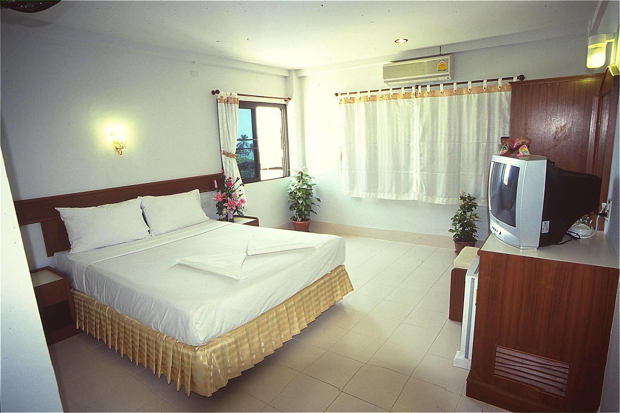 J Apartment Ao Nang エクステリア 写真
