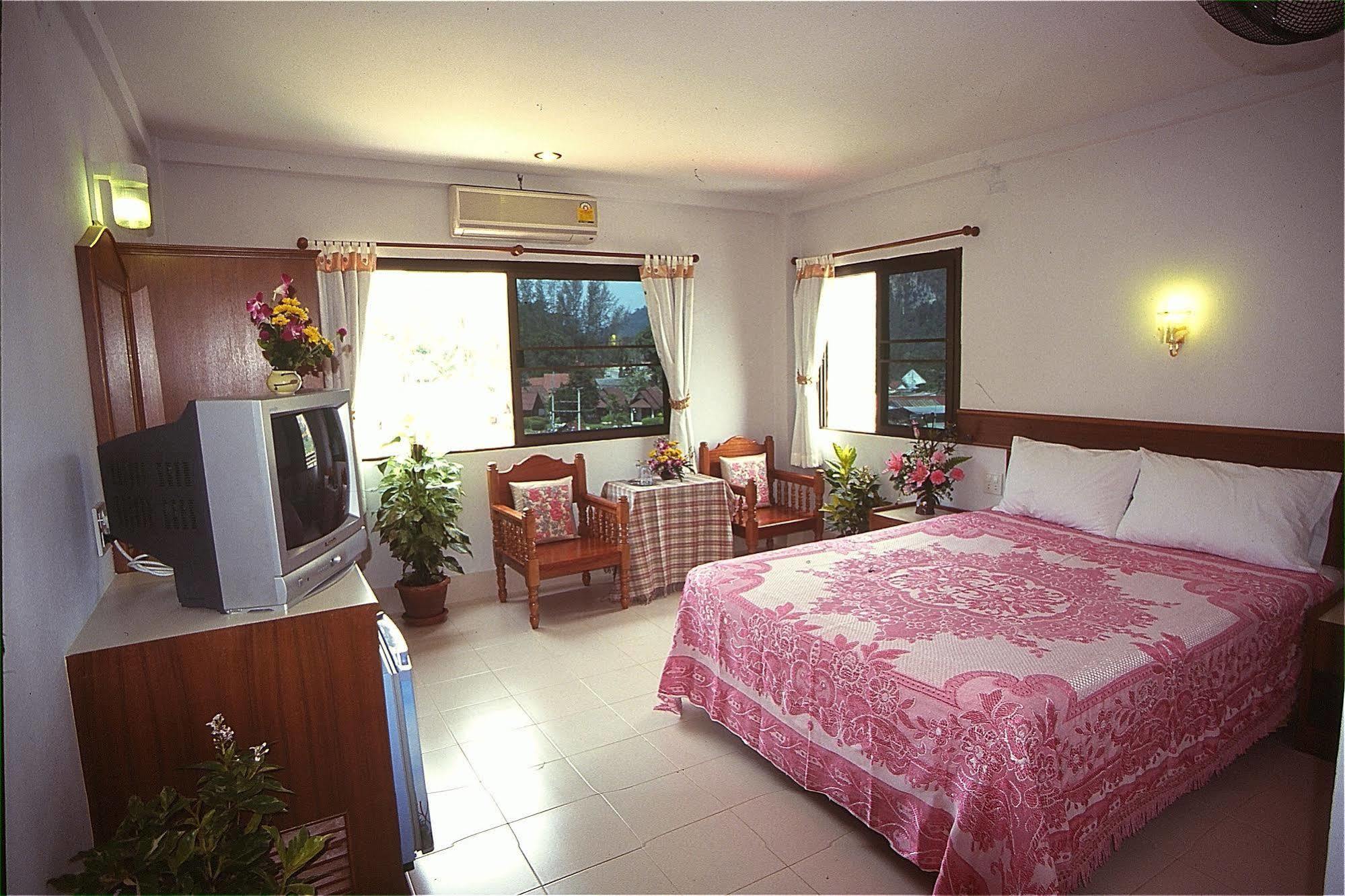 J Apartment Ao Nang エクステリア 写真