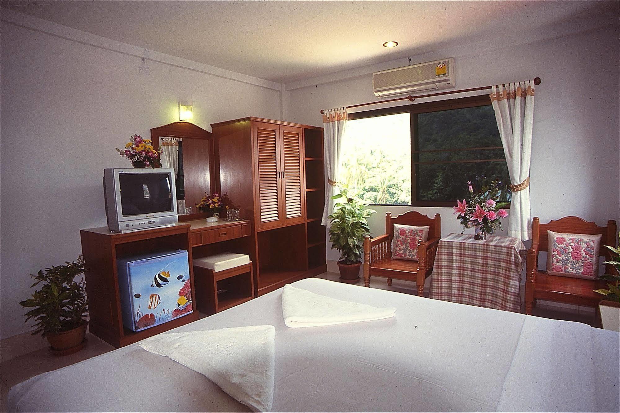 J Apartment Ao Nang エクステリア 写真